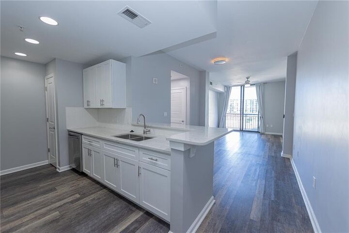 Property Photo:  3040 Peachtree Road NW 613  GA 30305 