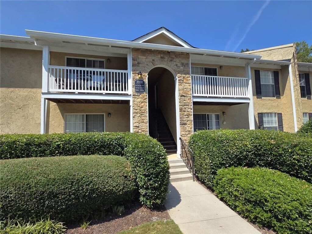 Property Photo: 3160 Seven Pines Court 302 GA 30339