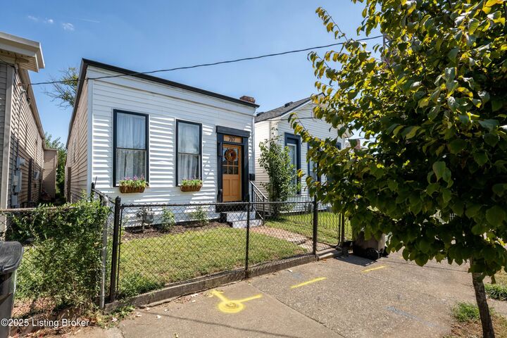 Property Photo:  767 Logan St  KY 40204