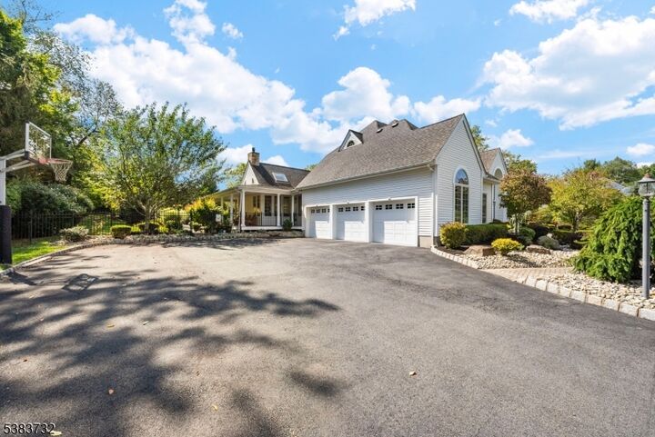Property Photo:  3 Cobblestone Ln  NJ 07853 