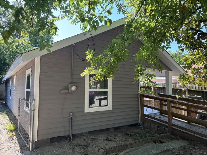 Property Photo:  1218 Magnolia Street  TX 77520 