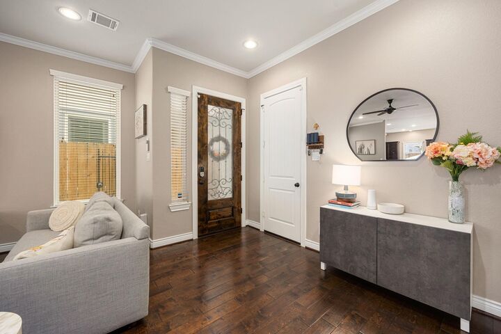 Property Photo:  1310 Dian Street  TX 77008 