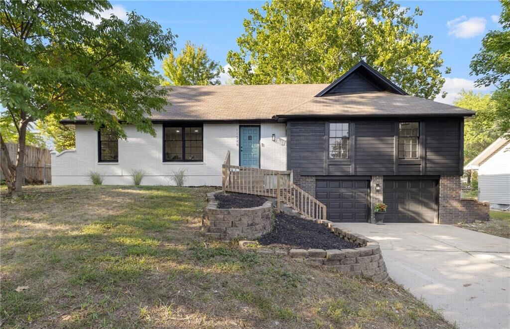 Property Photo: 11006 E 85th Street MO 64138