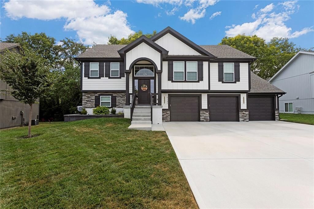 Property Photo:  6125 NE 118th Street  MO 64156 