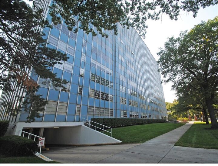 Property Photo:  333 W Meyer Boulevard 1007  MO 64113 