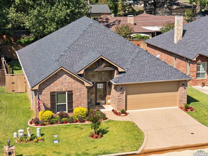 Property Photo:  717 Cove Place  TX 75604 