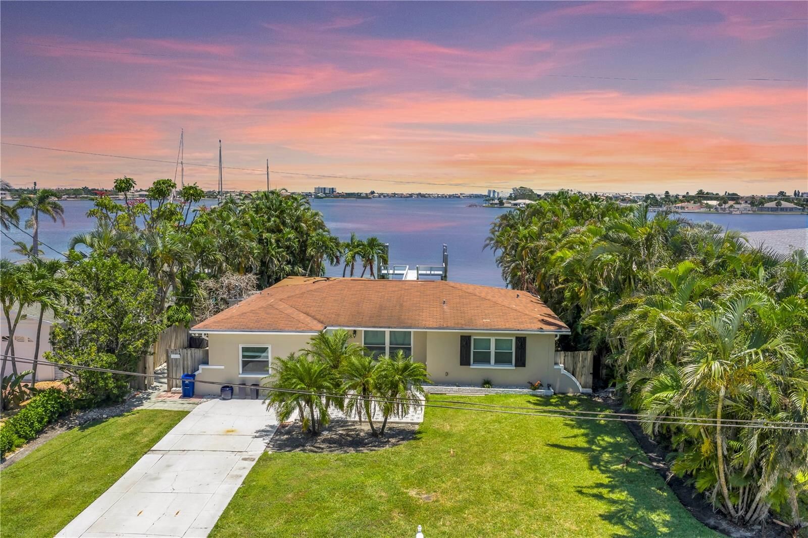 Property Photo:  7121 Bay Street  FL 33706 