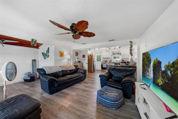Property Photo: 4310 Commercial Street FL 33953