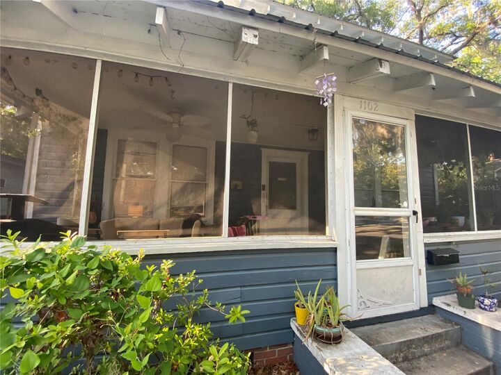 Property Photo:  1102 NW 3rd Avenue  FL 32601 