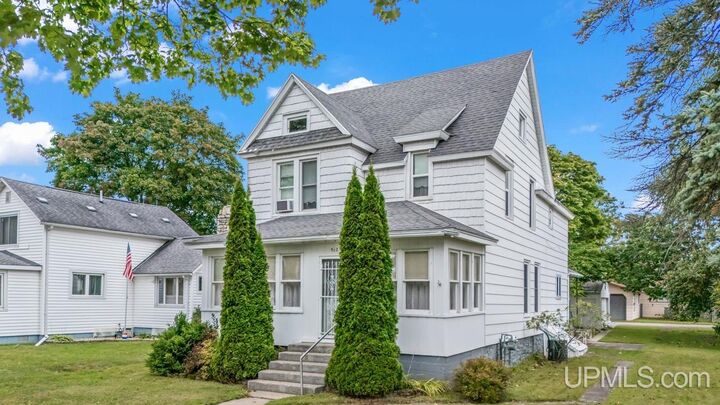 Property Photo:  912 Michigan Avenue  MI 49837 