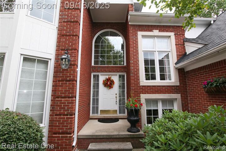 Property Photo:  3991 Oakfield Court  MI 48316 1326 