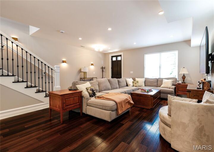 Property Photo:  1045 S Taylor Avenue  MO 63110 