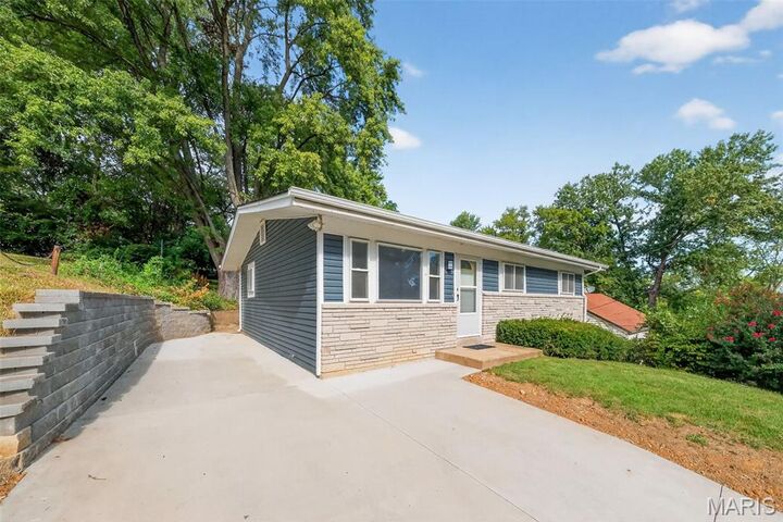 Property Photo:  903 Arline Avenue  MO 63135 