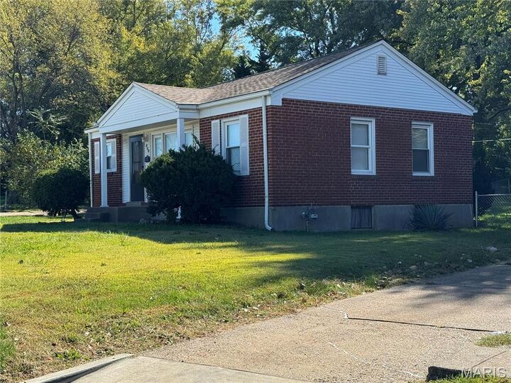Property Photo: 840 Pershall Road MO 63031