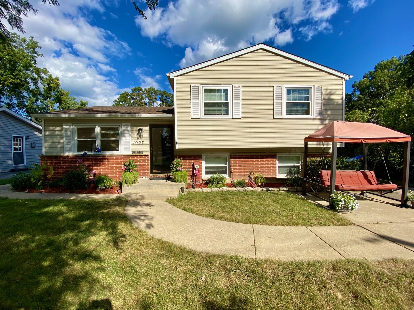 Property Photo:  1927 Dugdale Road  IL 60064 