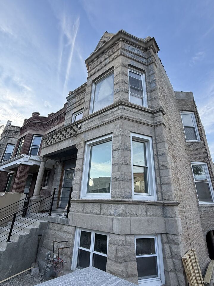 Property Photo:  3824 W Arthington Street  IL 60624 