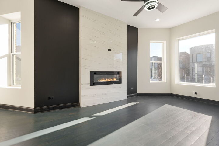 Property Photo: 3824 W Arthington Street IL 60624