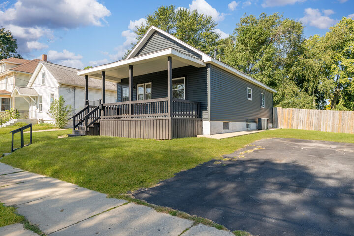 Property Photo:  847 Oliver Avenue  IL 60506 