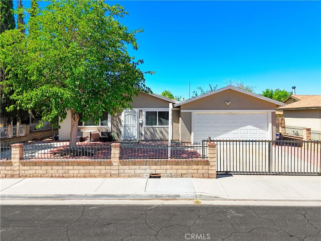 Property Photo:  43327 Echard Avenue  CA 93536 