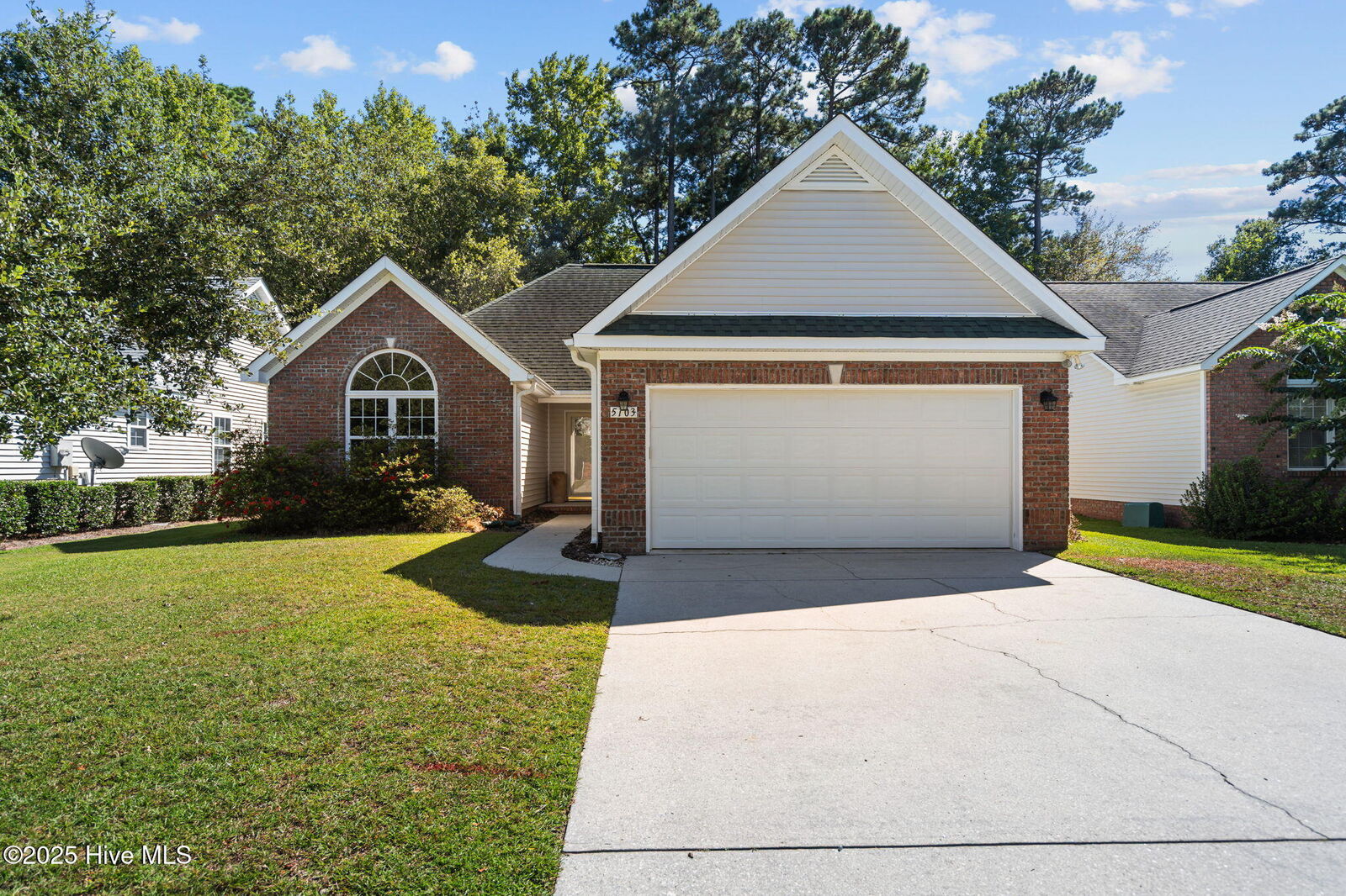 Property Photo:  5103 Long Pointe Road  NC 28409 