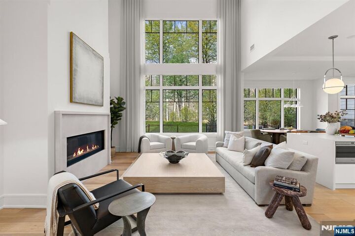 Property Photo:  6 Stone Bridge Court  NJ 07627 