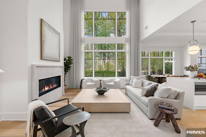 Property Photo:  6 Stone Bridge Court  NJ 07627 