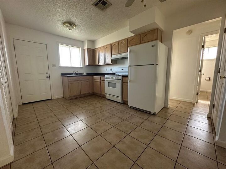 Property Photo:  2125 Edenborn Avenue  LA 70001 