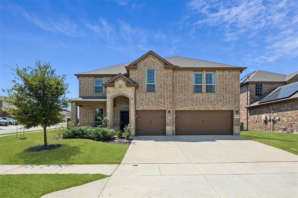 Property Photo: 8901 Jewel Flower Drive TX 76131