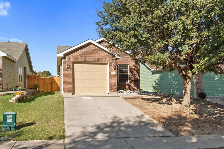 Photo de la propriété:  836 Village Point Lane  TX 76108 