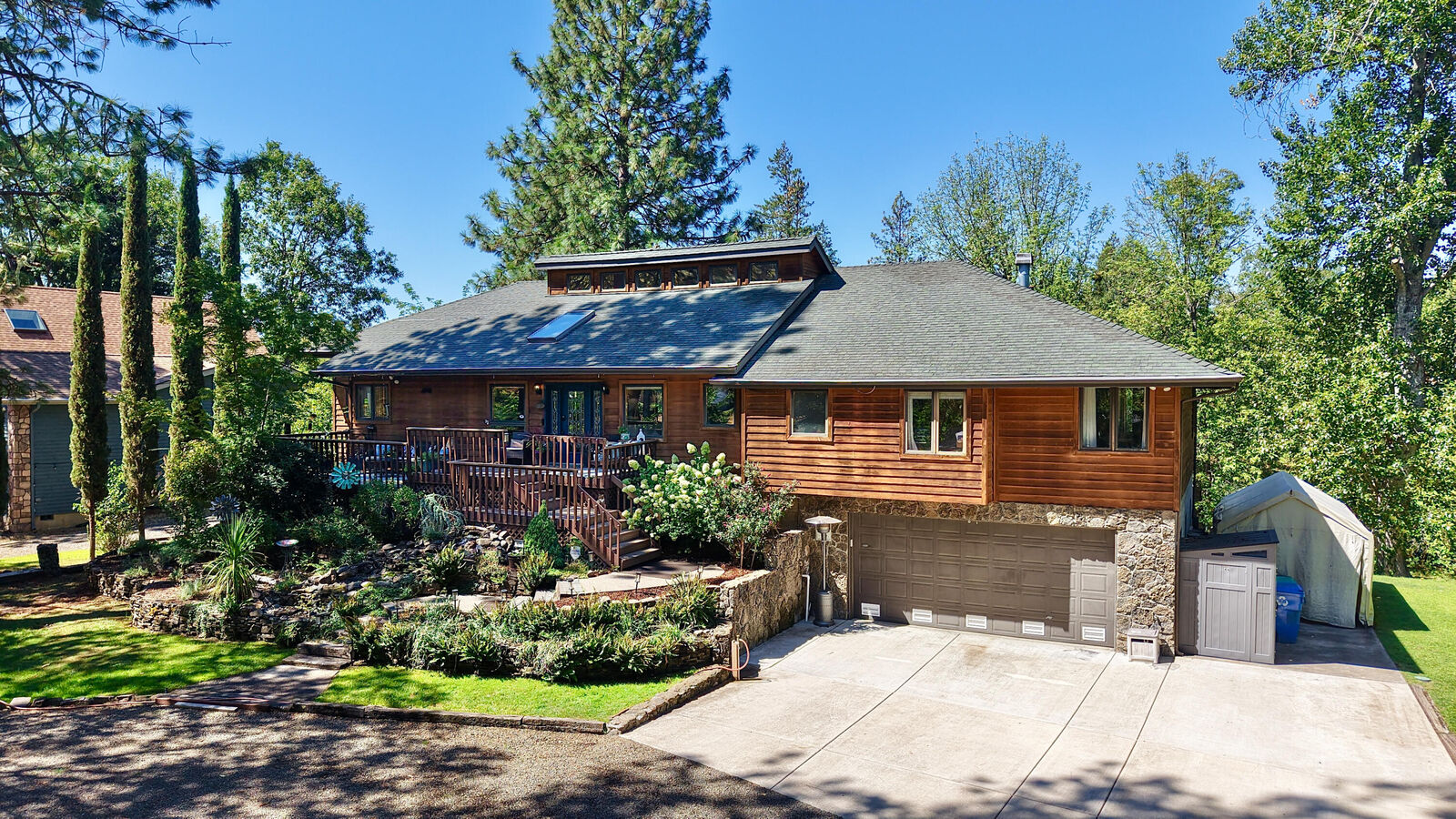 Property Photo:  975 Old Ferry Road  OR 97539 