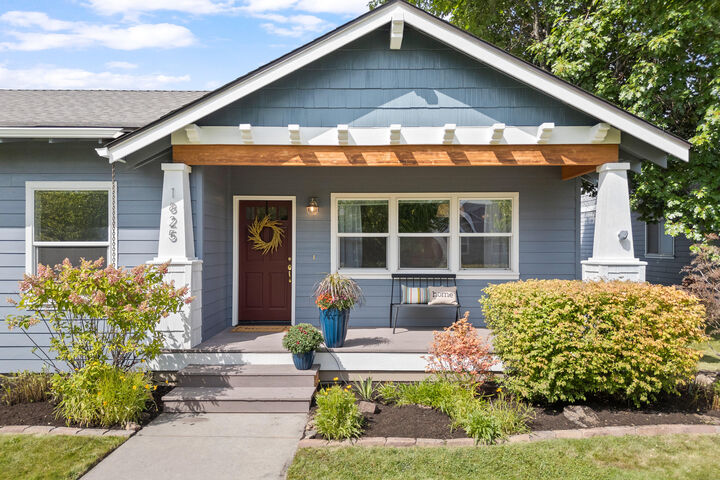 Property Photo:  1825 NW Ivy Avenue  OR 97756 