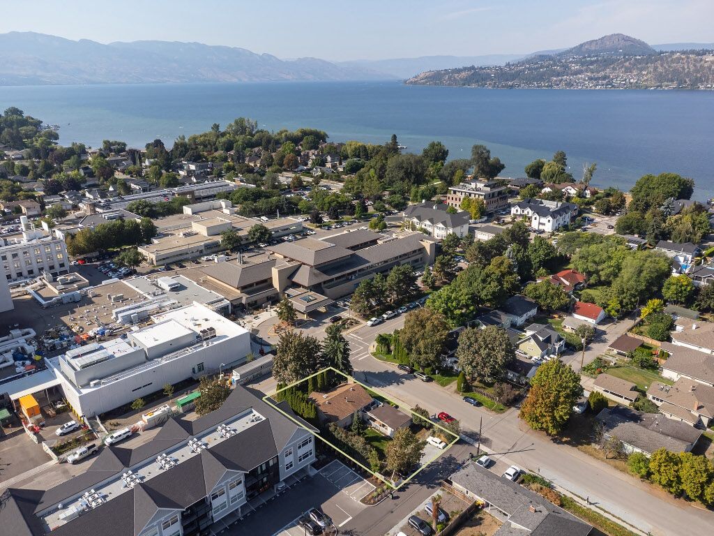Property Photo:  408 Royal Avenue  BC V1Y 5L3 