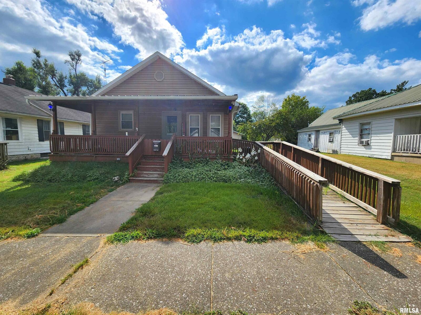Property Photo: 413 N 8th Street IL 62948-3306