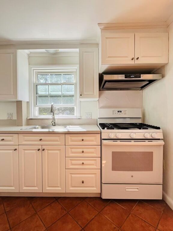 Property Photo:  71 Elinor Rd  MA 02461 
