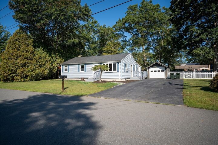 Property Photo:  9 Nottingham Rd  MA 01540 
