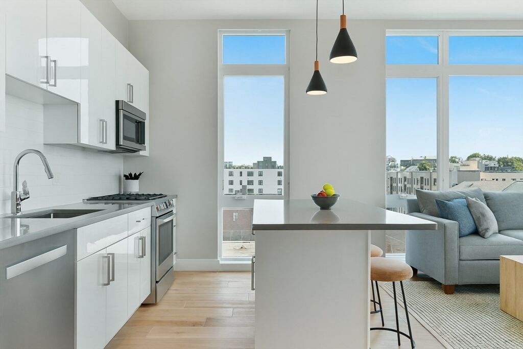Property Photo: 420 W Broadway 604 MA 02127