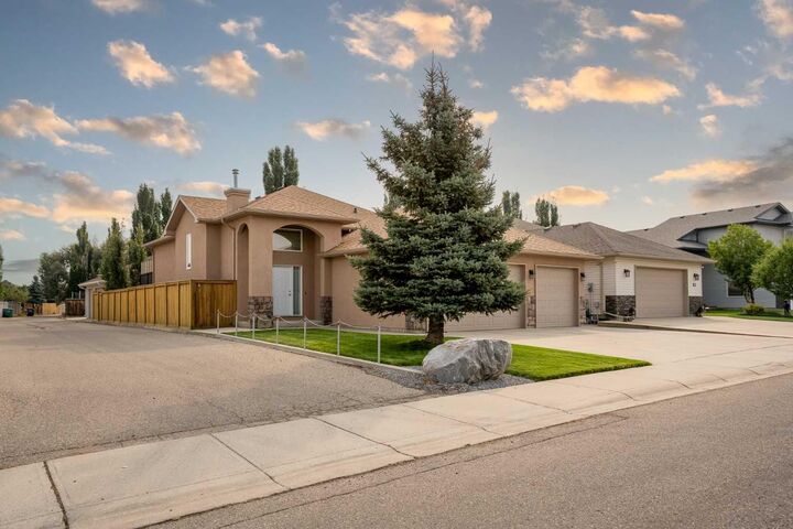 Property Photo:  189 Grizzly Terrace N  AB T1H 6V3 