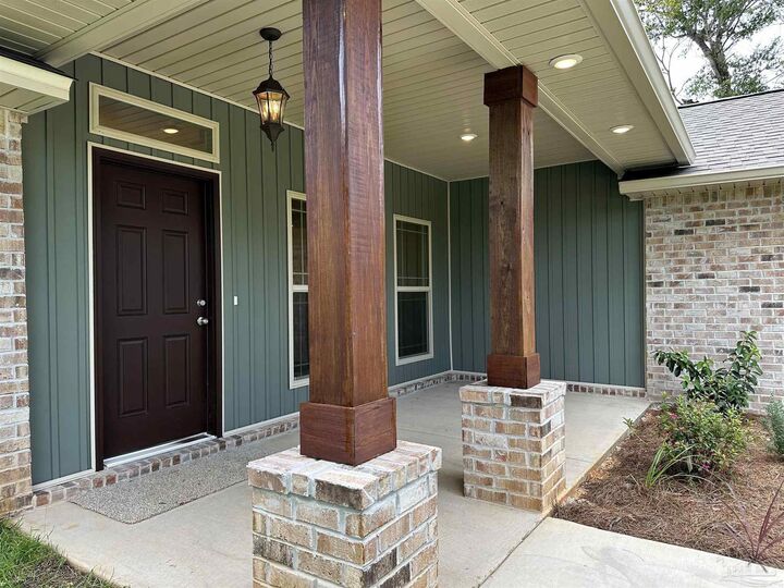 Property Photo:  5255 Barnett Rd  FL 32571 