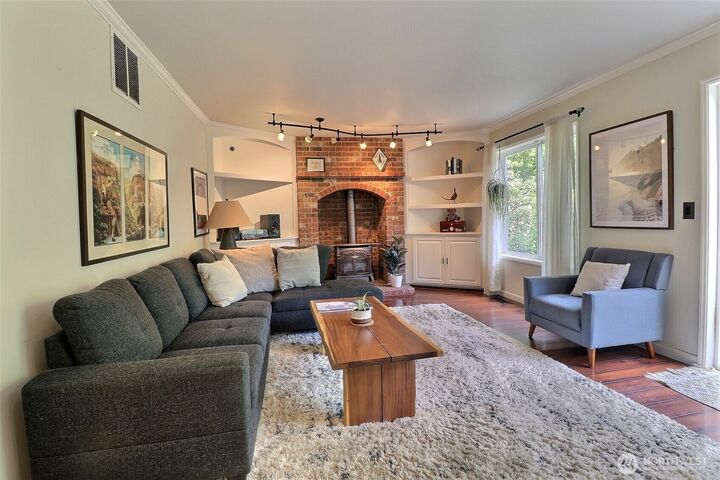 Property Photo:  5578  Lynwood Center Road NE  WA 98110 