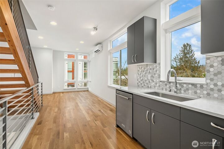 Property Photo:  5044  Sand Point Place NE C  WA 98105 