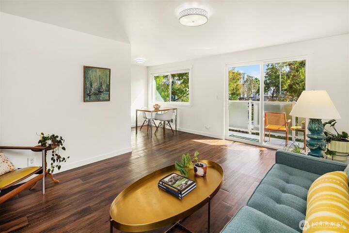 Property Photo: 8701 35th Avenue NE 9 WA 98115
