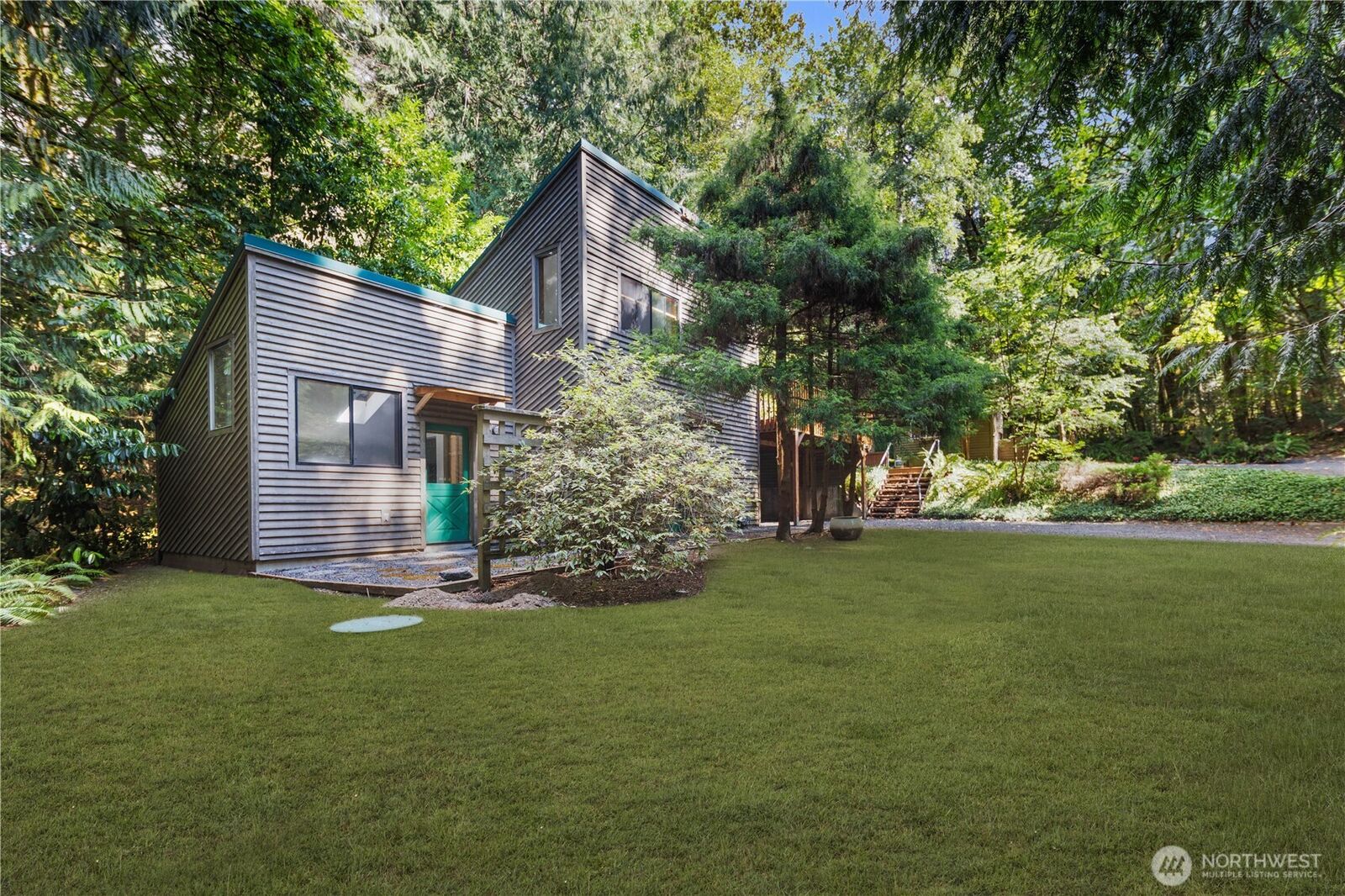 Property Photo:  4420  Bluff Lane  NE  WA 98110 