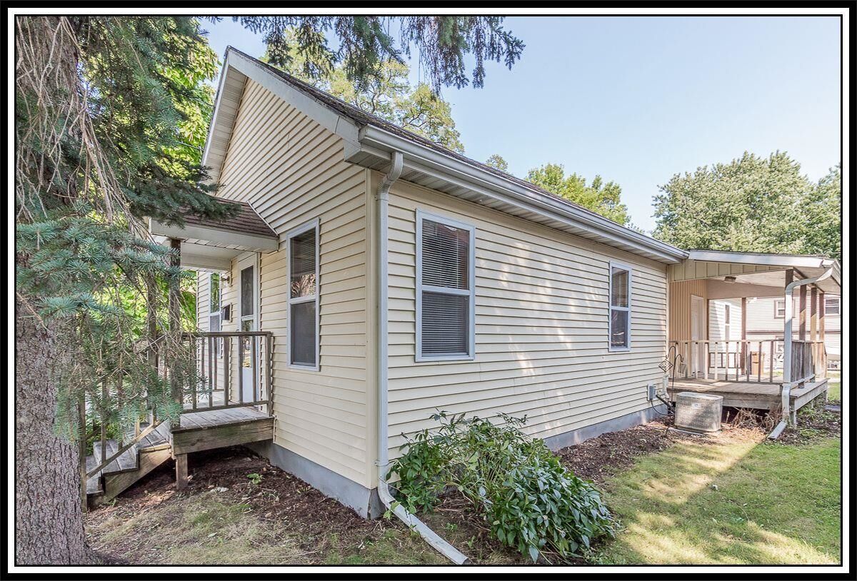 Property Photo:  424 Nicolet Boulevard  WI 54952-3365 