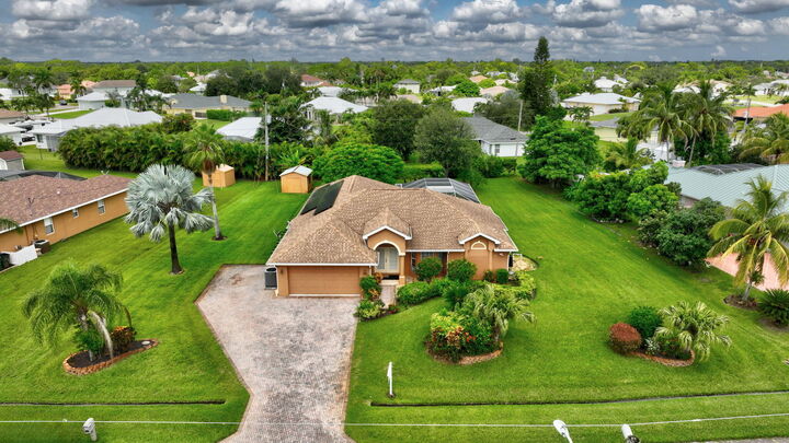 Property Photo:  152 SW Hawthorne Circle  FL 34953 