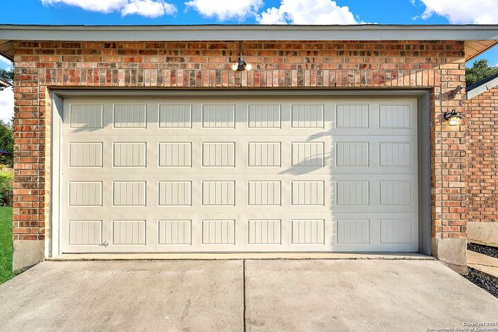 Property Photo: 2867 Redland TX 78259
