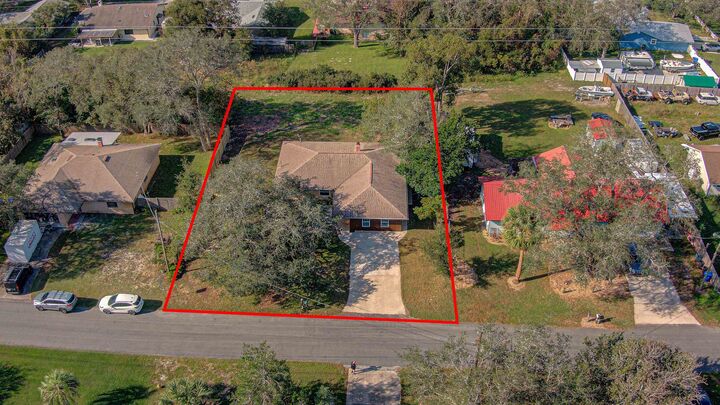 Property Photo: 412 Gentian Rd FL 32086