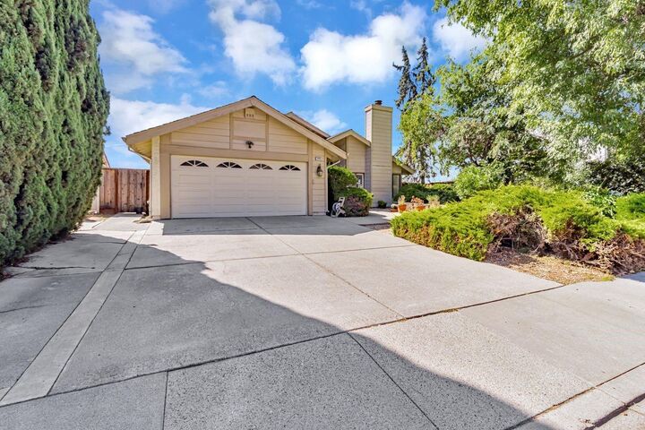 Property Photo: 2885 Mantis Drive CA 95148