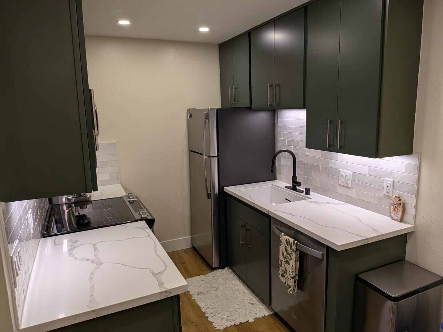 Property Photo:  413 Piccadilly Place 13  CA 94066 