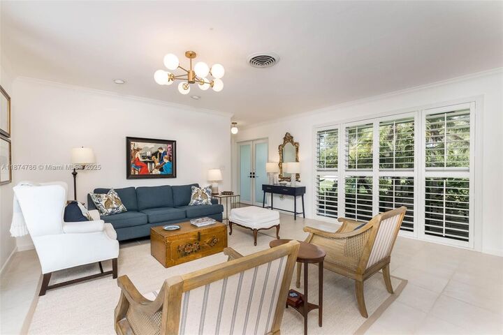 Property Photo: 16081 SW 86th Ave FL 33157