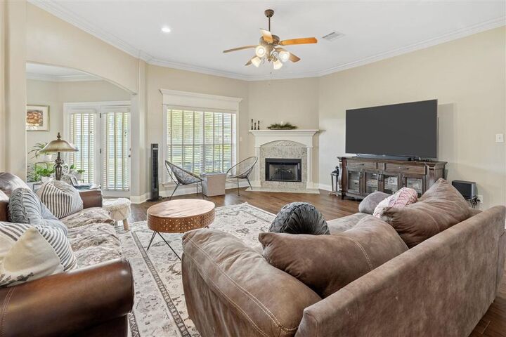 Property Photo:  625 Archwood Street  LA 70605 